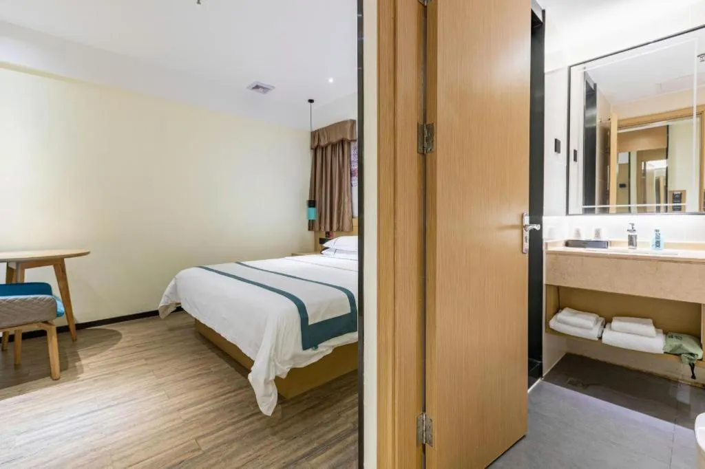 Bed in City Comfort Inn Shenzhen Exhibition Center North Huaqiang Metro Station