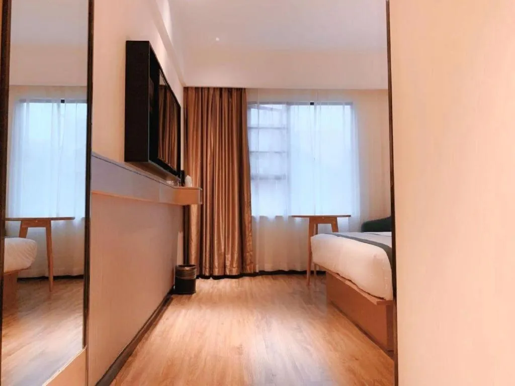 Bed in City Comfort Inn Shenzhen Exhibition Center North Huaqiang Metro Station