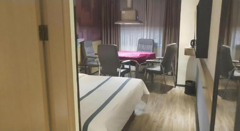 Bed in City Comfort Inn Shenzhen Exhibition Center North Huaqiang Metro Station