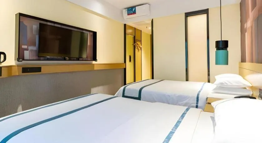 Bed in City Comfort Inn Shenzhen Exhibition Center North Huaqiang Metro Station