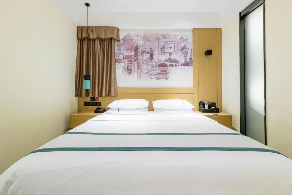 Bed in City Comfort Inn Shenzhen Exhibition Center North Huaqiang Metro Station