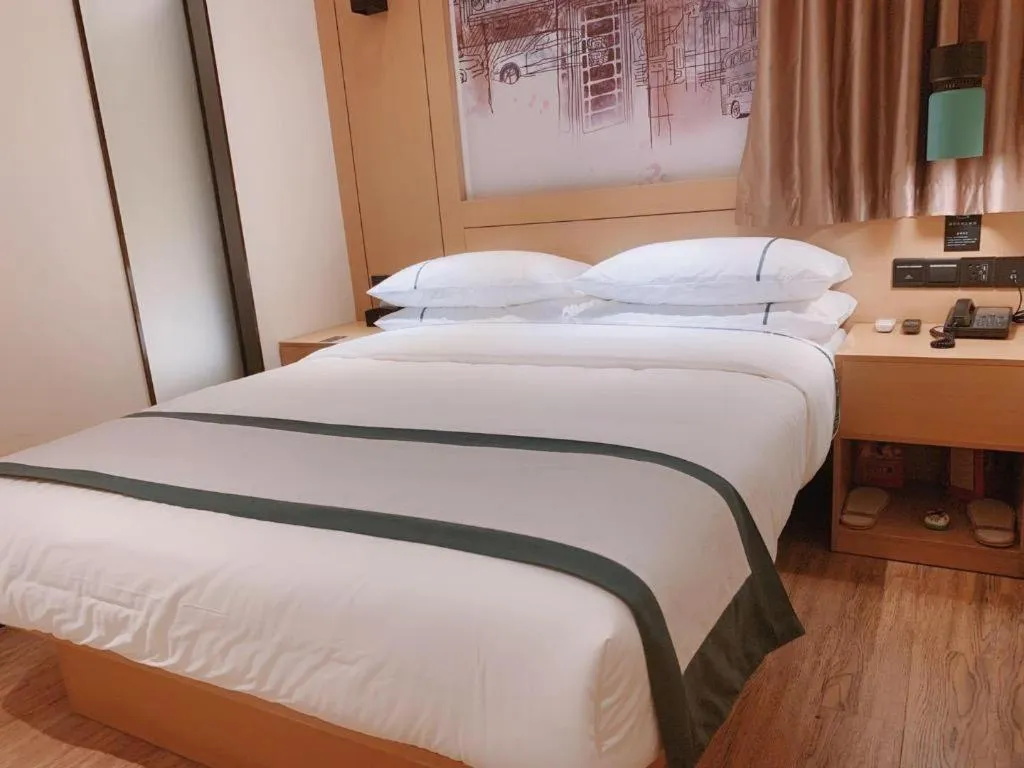 Bed in City Comfort Inn Shenzhen Exhibition Center North Huaqiang Metro Station