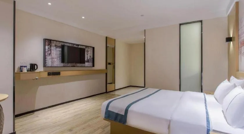 Bed in City Comfort Inn Shenzhen Exhibition Center North Huaqiang Metro Station