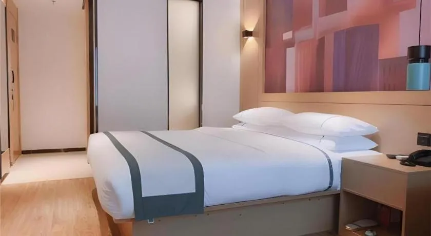 Bed in City Comfort Inn Shenzhen Exhibition Center North Huaqiang Metro Station