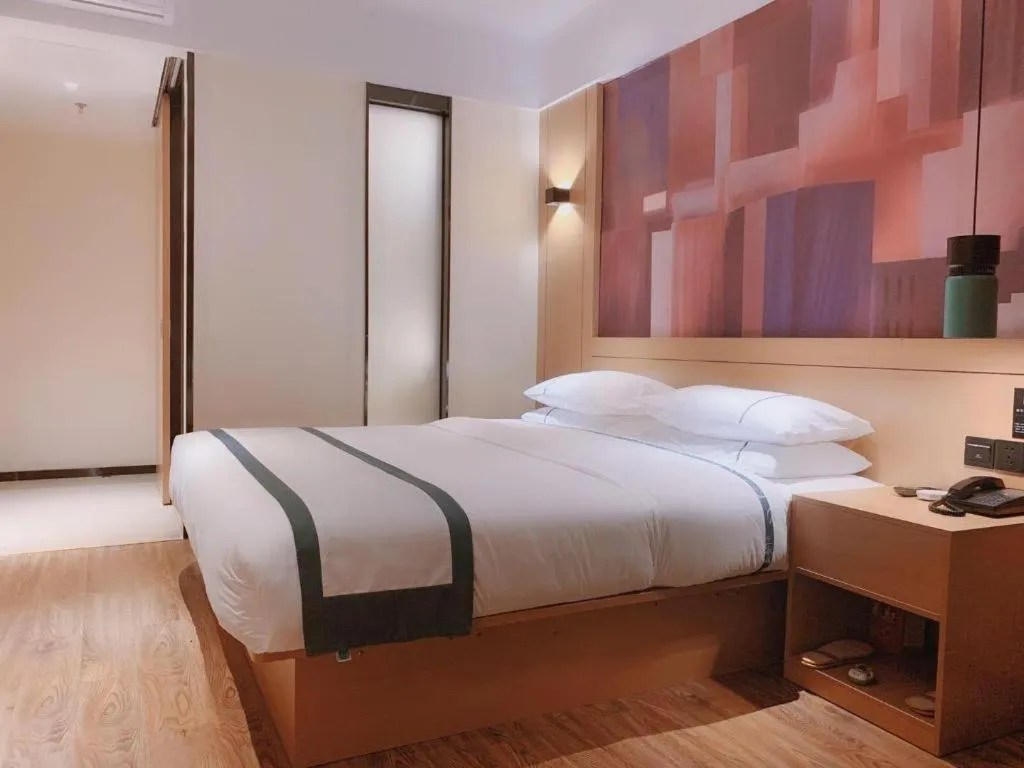 Bed in City Comfort Inn Shenzhen Exhibition Center North Huaqiang Metro Station