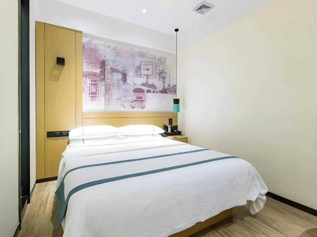 Bed in City Comfort Inn Shenzhen Exhibition Center North Huaqiang Metro Station