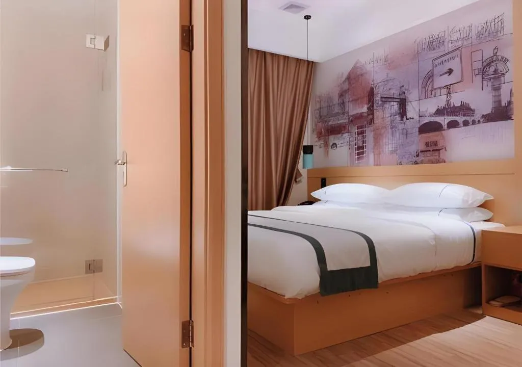 Bed in City Comfort Inn Shenzhen Exhibition Center North Huaqiang Metro Station