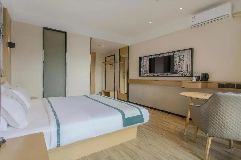 Bed in City Comfort Inn Shenzhen Exhibition Center North Huaqiang Metro Station