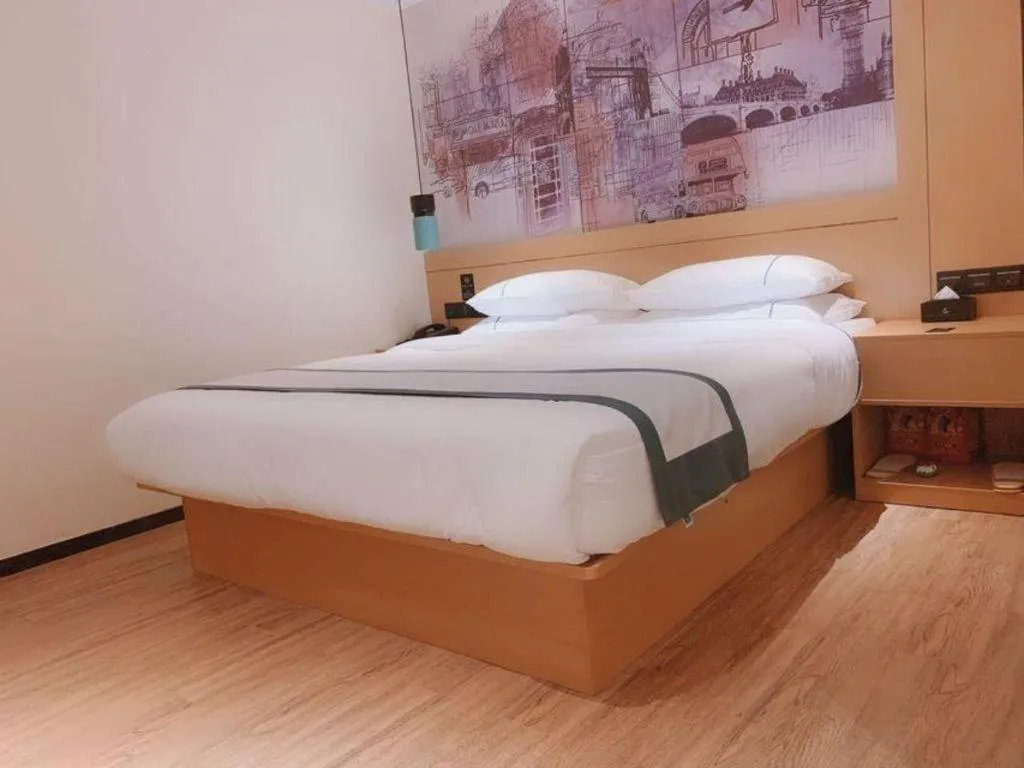 Bed in City Comfort Inn Shenzhen Exhibition Center North Huaqiang Metro Station