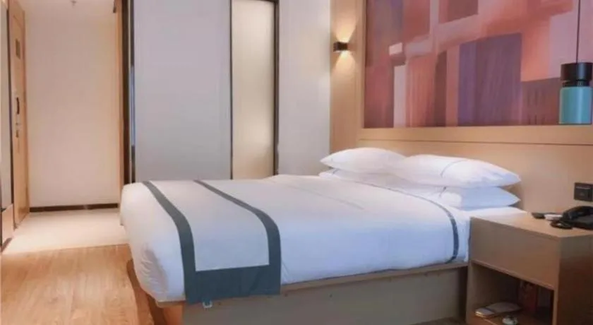 Bed in City Comfort Inn Shenzhen Exhibition Center North Huaqiang Metro Station