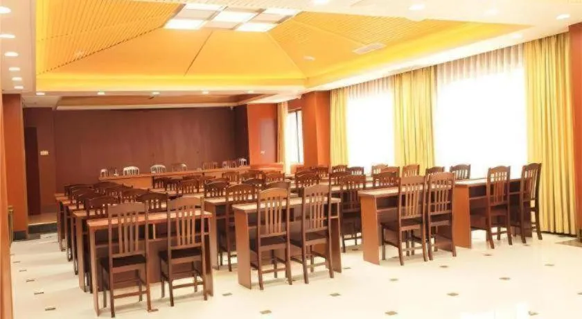 JTOUR Inn Yizhou Hechi College Pedestrian Street