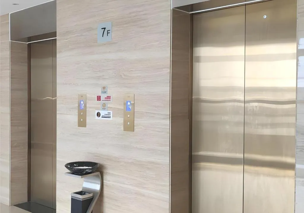 JTOUR Inn Yizhou Hechi College Pedestrian Street