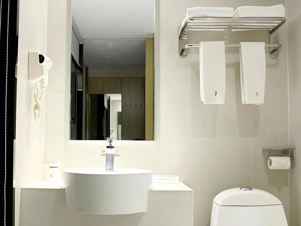 JTOUR Inn Yizhou Hechi College Pedestrian Street