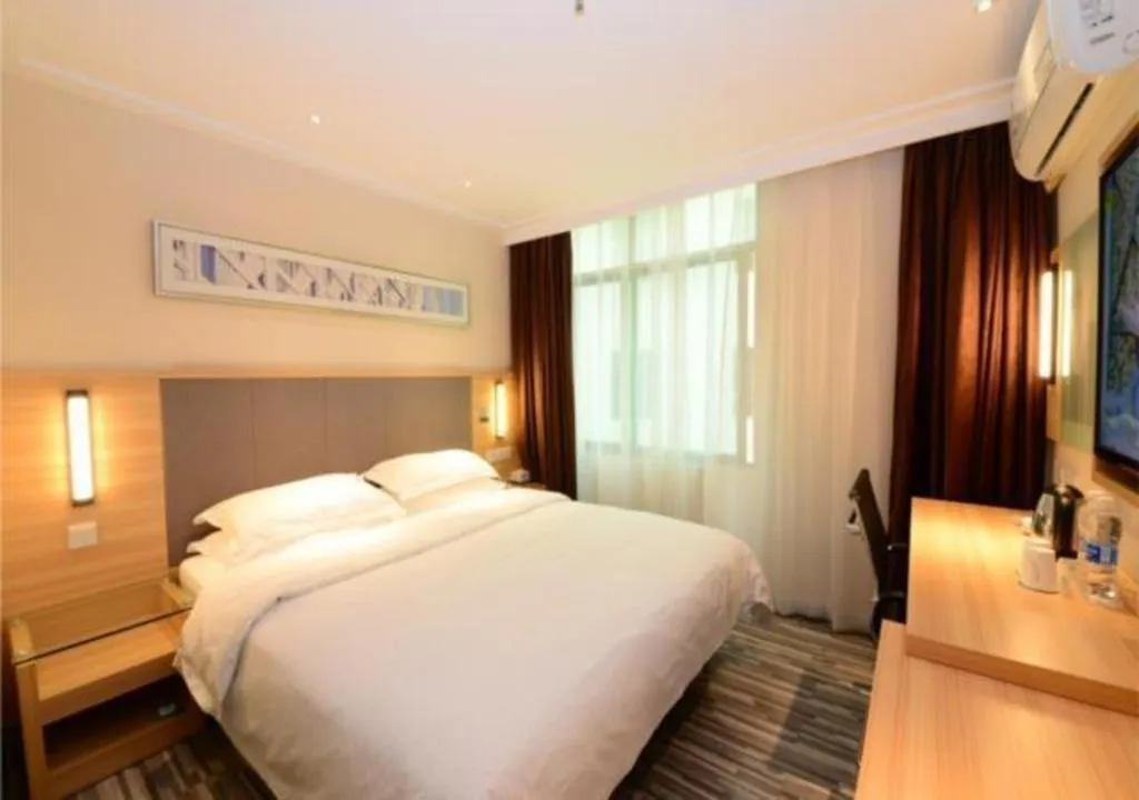 Bed in City Comfort Inn Shenzhen International Exhibition Center Tangwei Metro Station