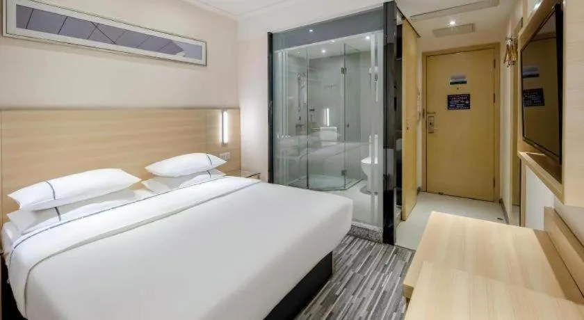 Bed in City Comfort Inn Guangzhou Renhe Metro Station Huatong Plaza