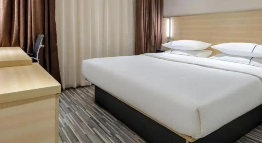 Bed in City Comfort Inn Guangzhou Renhe Metro Station Huatong Plaza