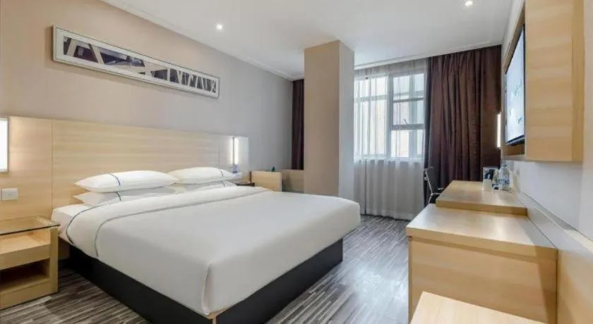 Bed in City Comfort Inn Guangzhou Renhe Metro Station Huatong Plaza