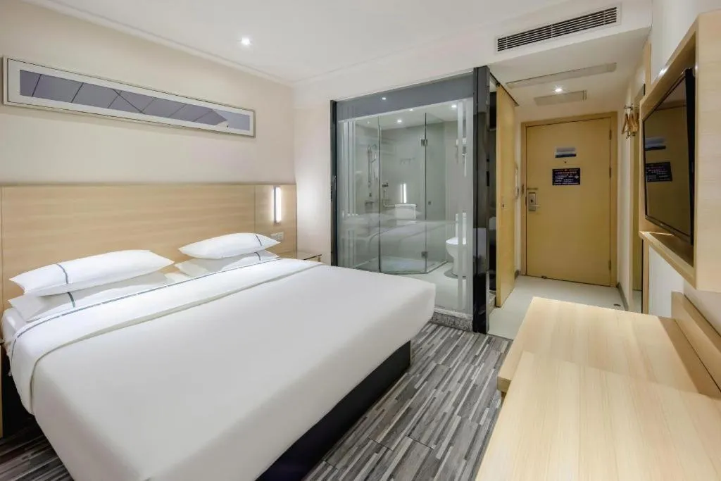 Bed in City Comfort Inn Guangzhou Renhe Metro Station Huatong Plaza