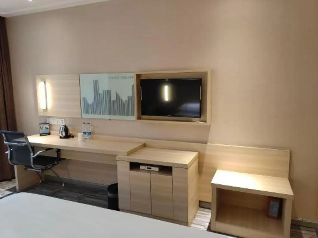 Bed in City Comfort Inn Guangzhou Renhe Metro Station Huatong Plaza