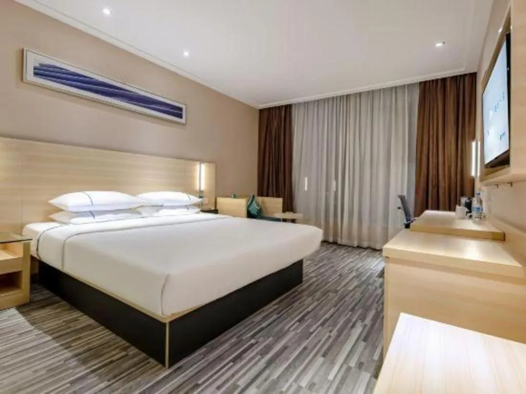 Bed in City Comfort Inn Guangzhou Renhe Metro Station Huatong Plaza