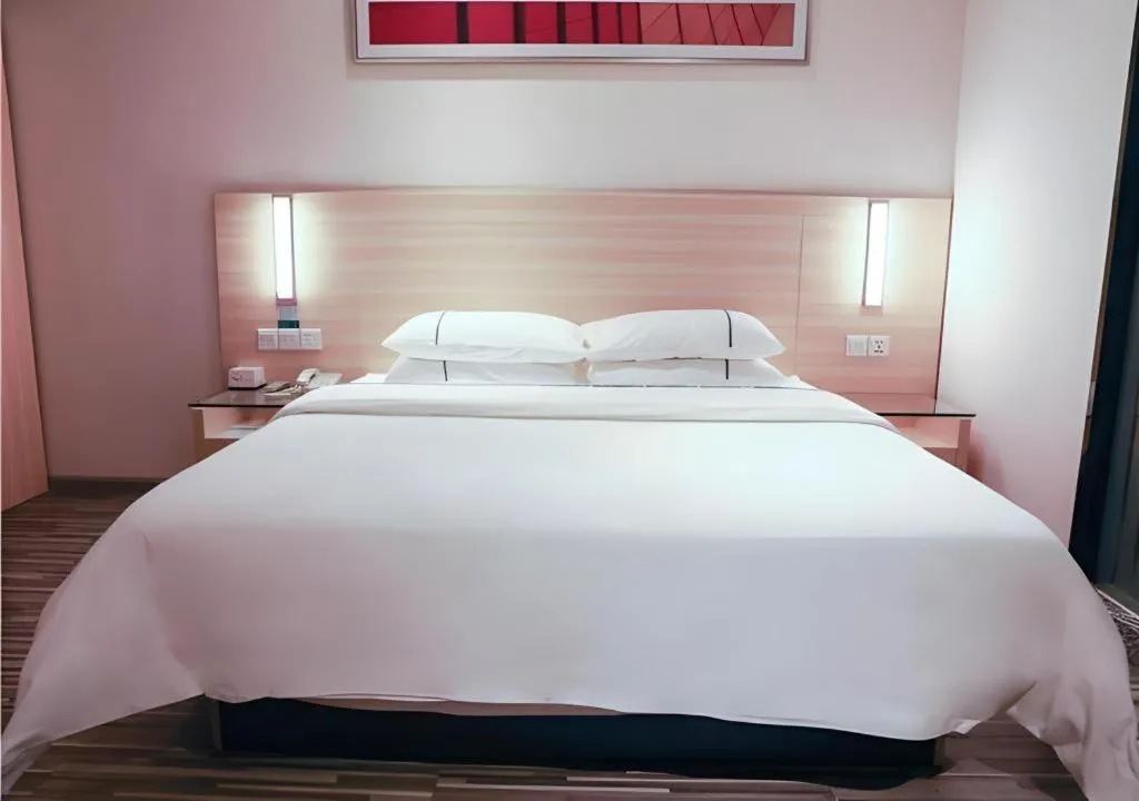 Bed in City Comfort Inn Guangzhou Renhe Metro Station Huatong Plaza