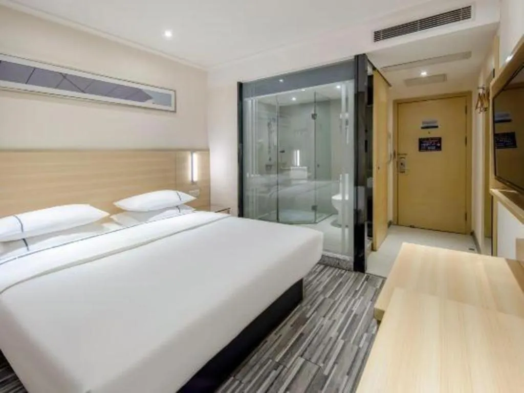 Bed in City Comfort Inn Guangzhou Renhe Metro Station Huatong Plaza