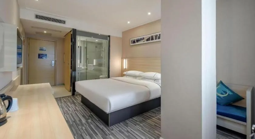 Bed in City Comfort Inn Guangzhou Renhe Metro Station Huatong Plaza