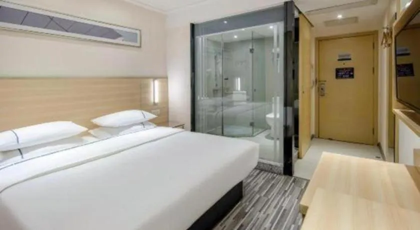 Bed in City Comfort Inn Guangzhou Renhe Metro Station Huatong Plaza