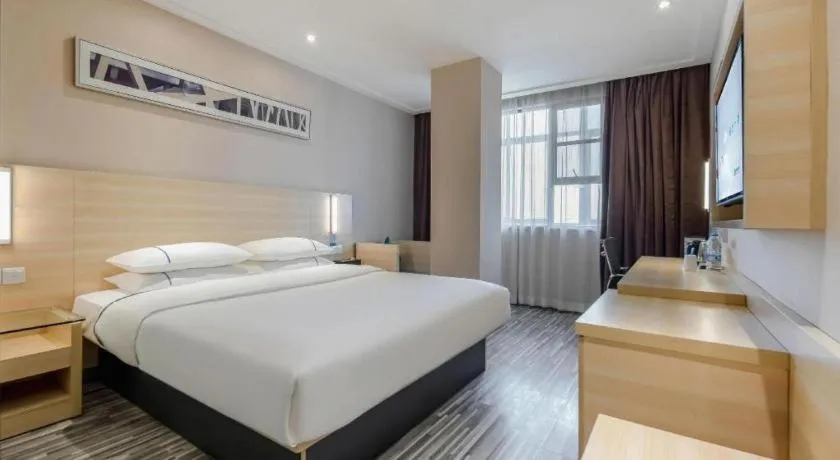 Bed in City Comfort Inn Guangzhou Renhe Metro Station Huatong Plaza