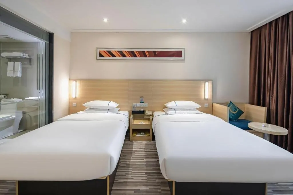 Bed in City Comfort Inn Guangzhou Renhe Metro Station Huatong Plaza