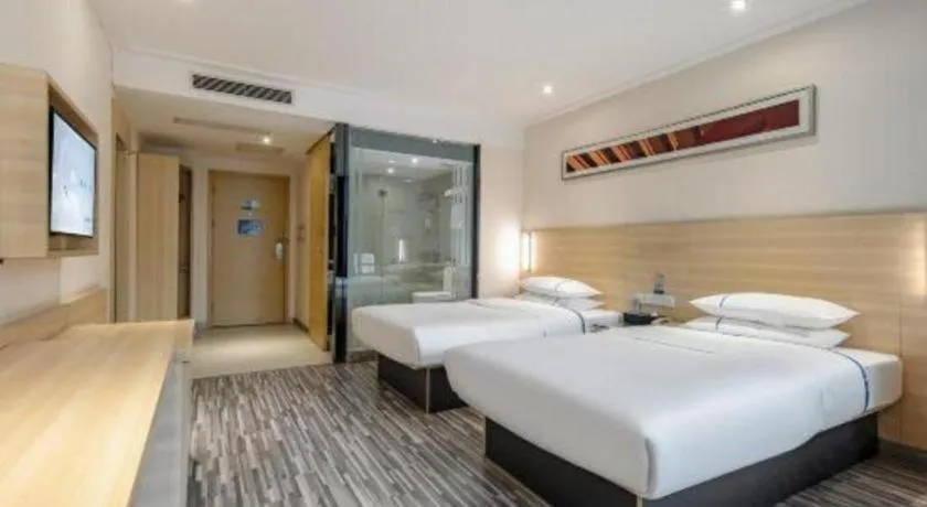 Bed in City Comfort Inn Guangzhou Renhe Metro Station Huatong Plaza