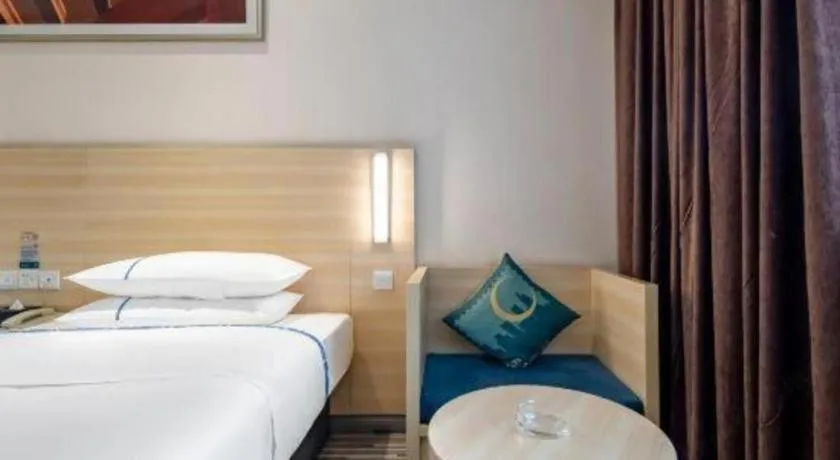 Bed in City Comfort Inn Guangzhou Renhe Metro Station Huatong Plaza