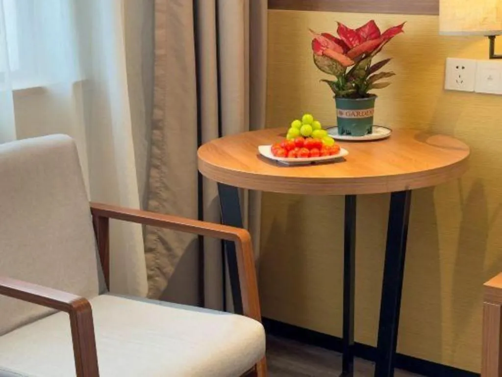 JTOUR Inn Yulin Railway Station Industrial Products Market