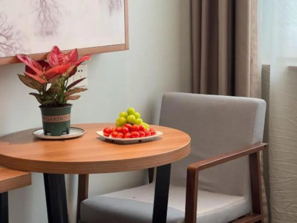 JTOUR Inn Yulin Railway Station Industrial Products Market