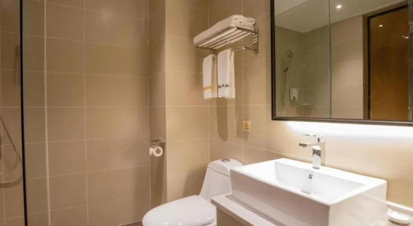 JTOUR Inn Yulin Railway Station Industrial Products Market