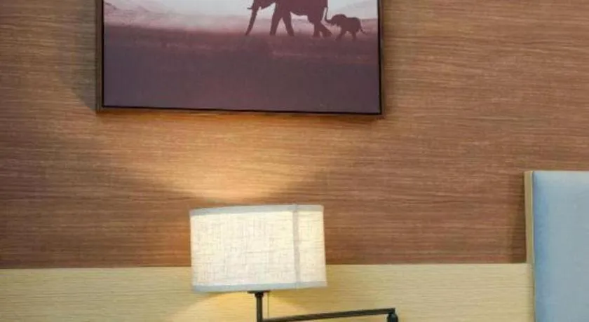 JTOUR Inn Yulin Railway Station Industrial Products Market