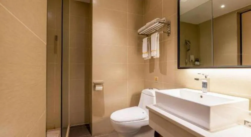 JTOUR Inn Yulin Railway Station Industrial Products Market