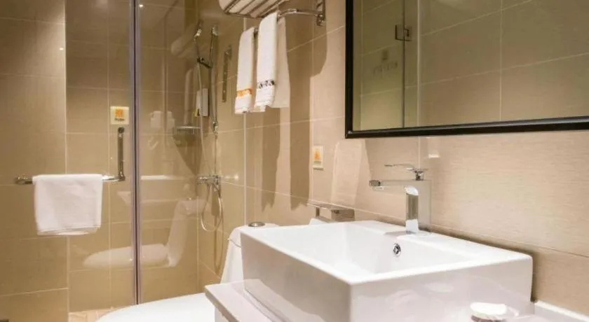 JTOUR Inn Yulin Railway Station Industrial Products Market