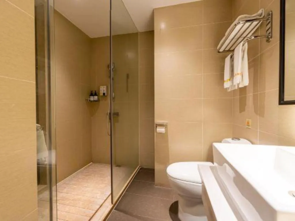 JTOUR Inn Yulin Railway Station Industrial Products Market