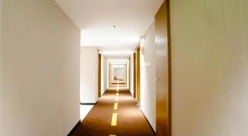 JTOUR Inn Yulin Railway Station Industrial Products Market