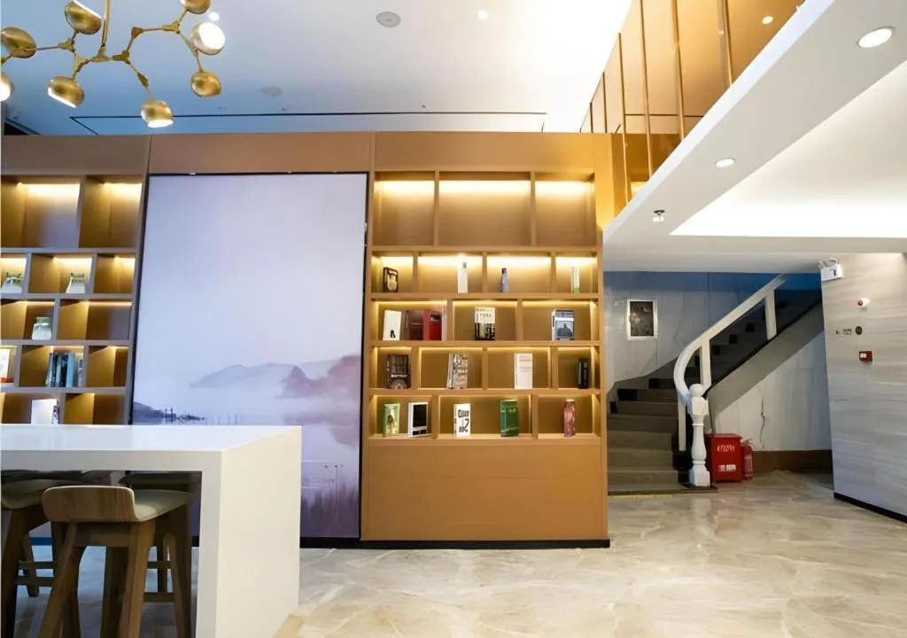 JTOUR Inn Yulin Railway Station Industrial Products Market