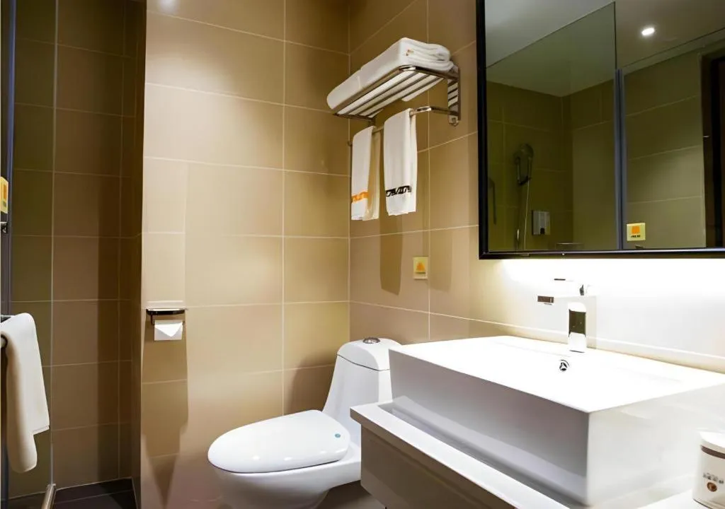 JTOUR Inn Yulin Railway Station Industrial Products Market