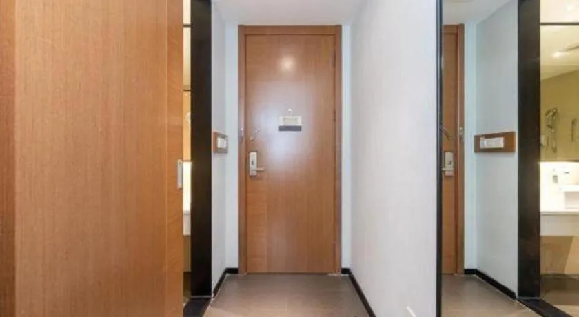 JTOUR Inn Yulin Railway Station Industrial Products Market