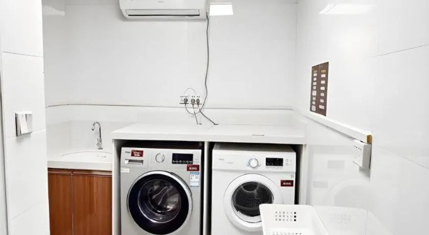 JTOUR Inn Yulin Railway Station Industrial Products Market