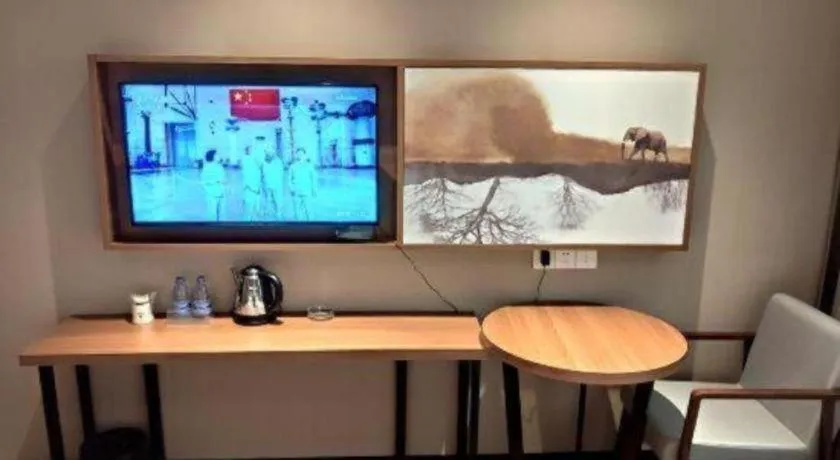 JTOUR Inn Yulin Railway Station Industrial Products Market