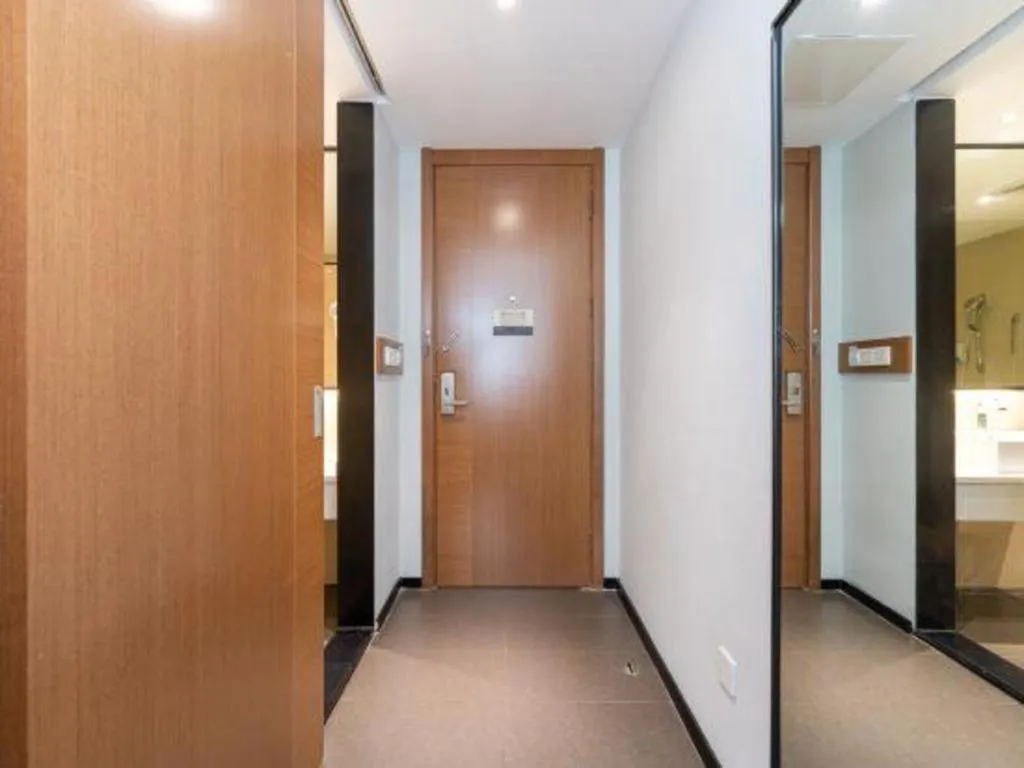 JTOUR Inn Yulin Railway Station Industrial Products Market