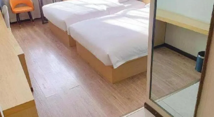 Bed in Borrman Hotel Wuhan Yangluo Metro Station Shenshuigang