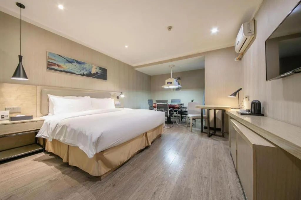 Bed in Borrman Hotel Wuhan Yangluo Metro Station Shenshuigang