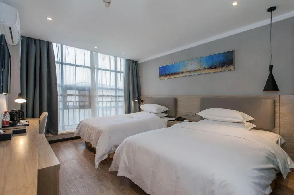 Bed in Borrman Hotel Wuhan Yangluo Metro Station Shenshuigang