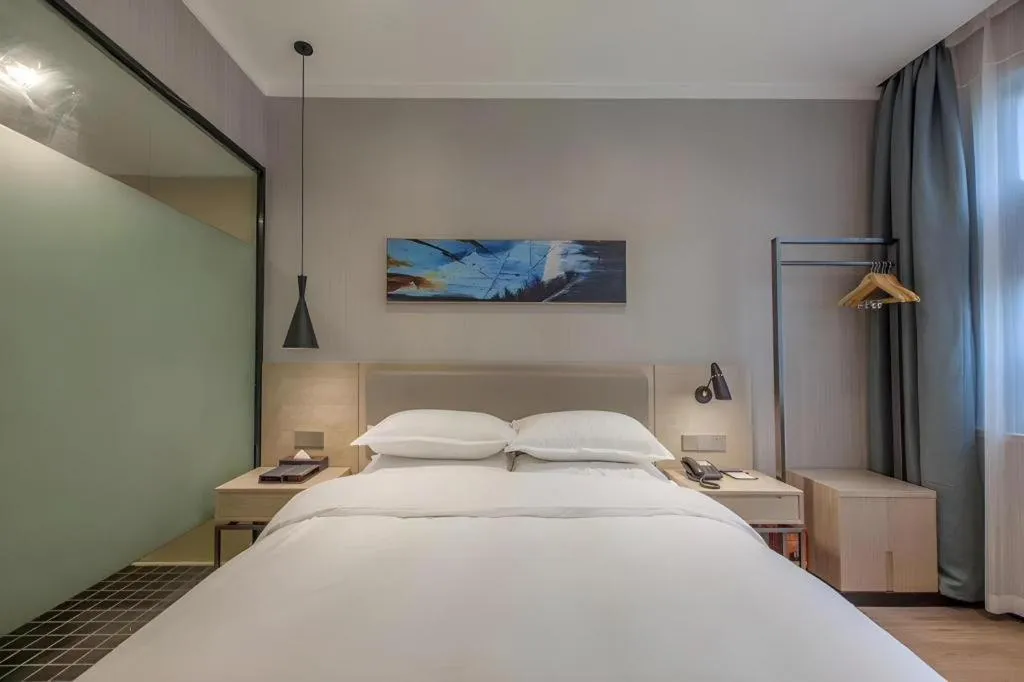 Bed in Borrman Hotel Wuhan Yangluo Metro Station Shenshuigang